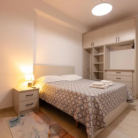 Happy 1 Apartment